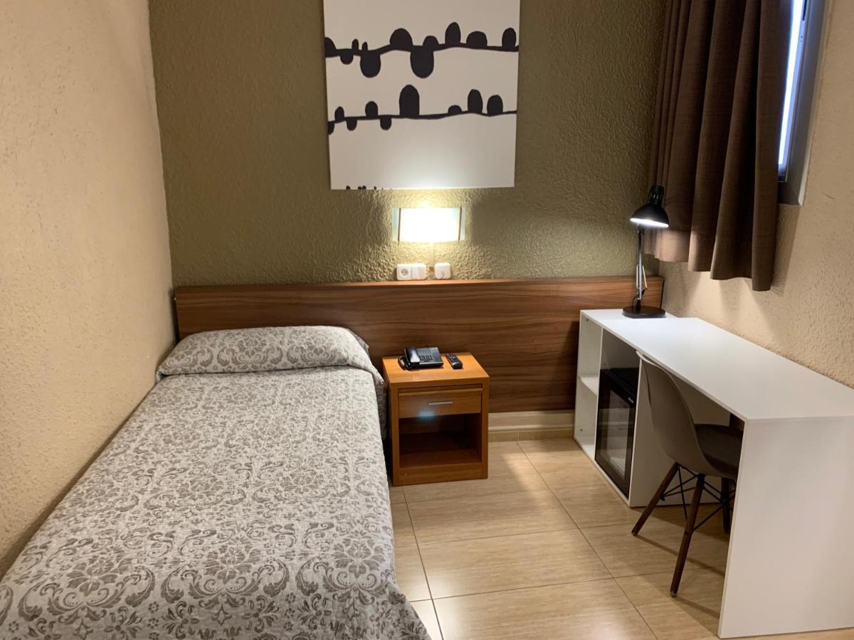 Pension Iznajar Барселона Экстерьер фото