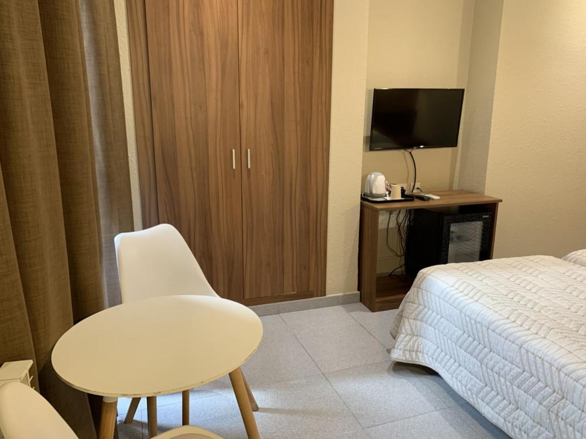 Pension Iznajar Барселона Экстерьер фото