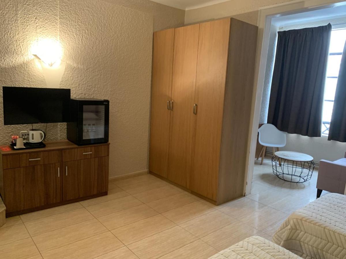 Pension Iznajar Барселона Экстерьер фото