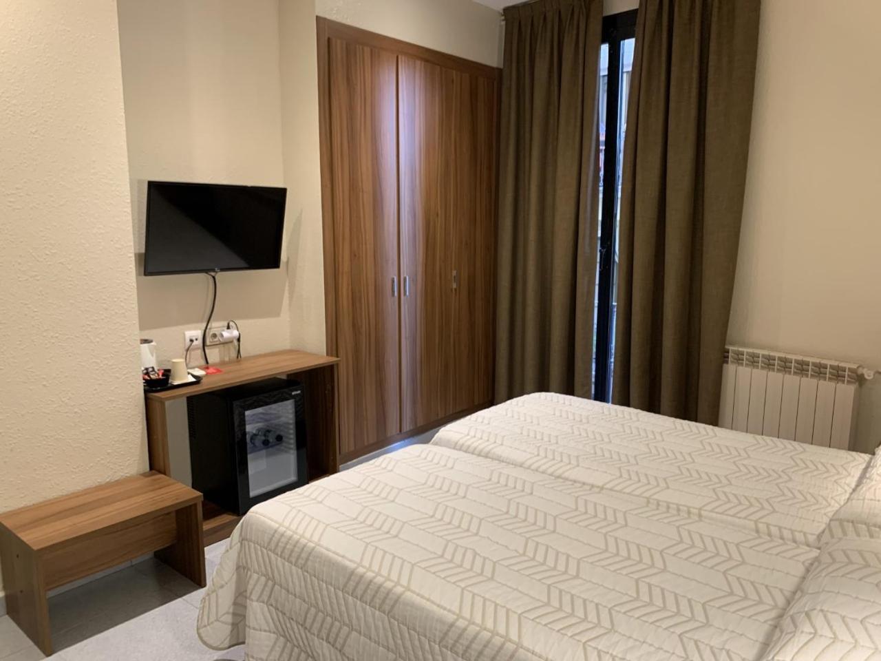 Pension Iznajar Барселона Экстерьер фото