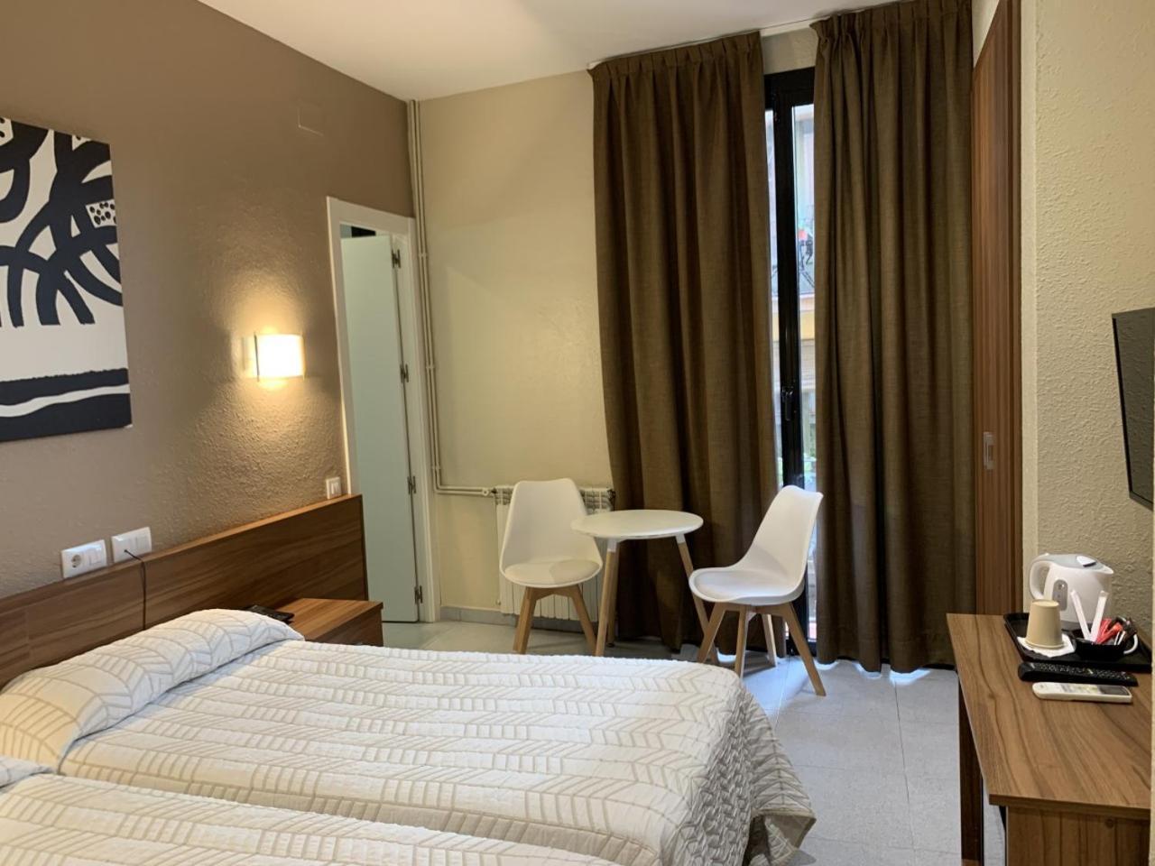 Pension Iznajar Барселона Экстерьер фото