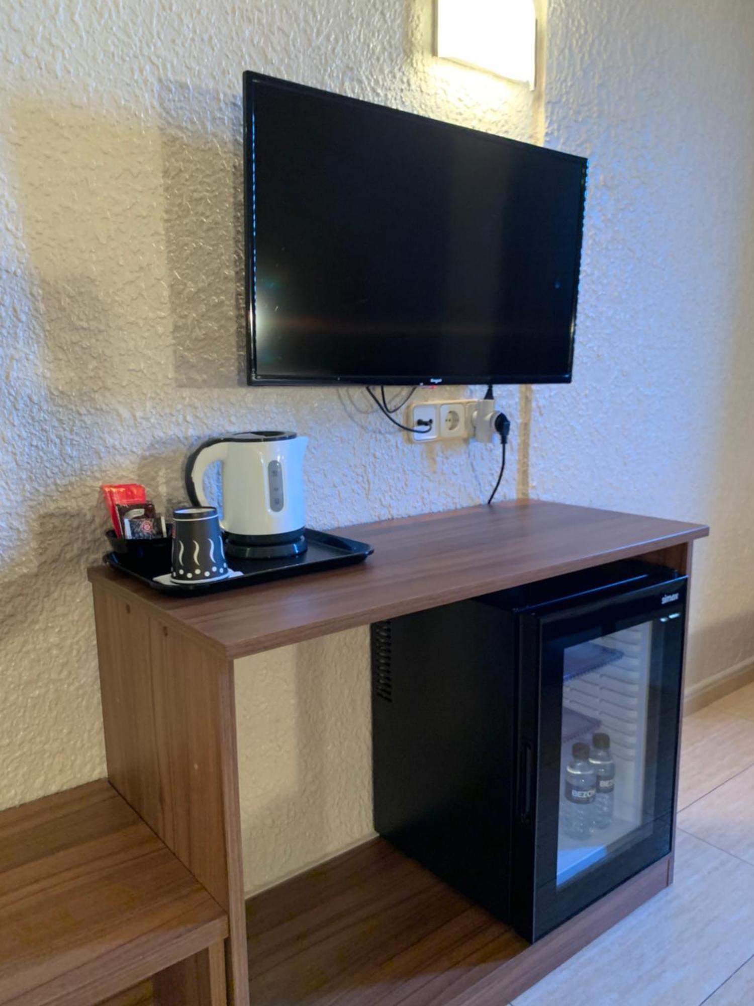 Pension Iznajar Барселона Экстерьер фото