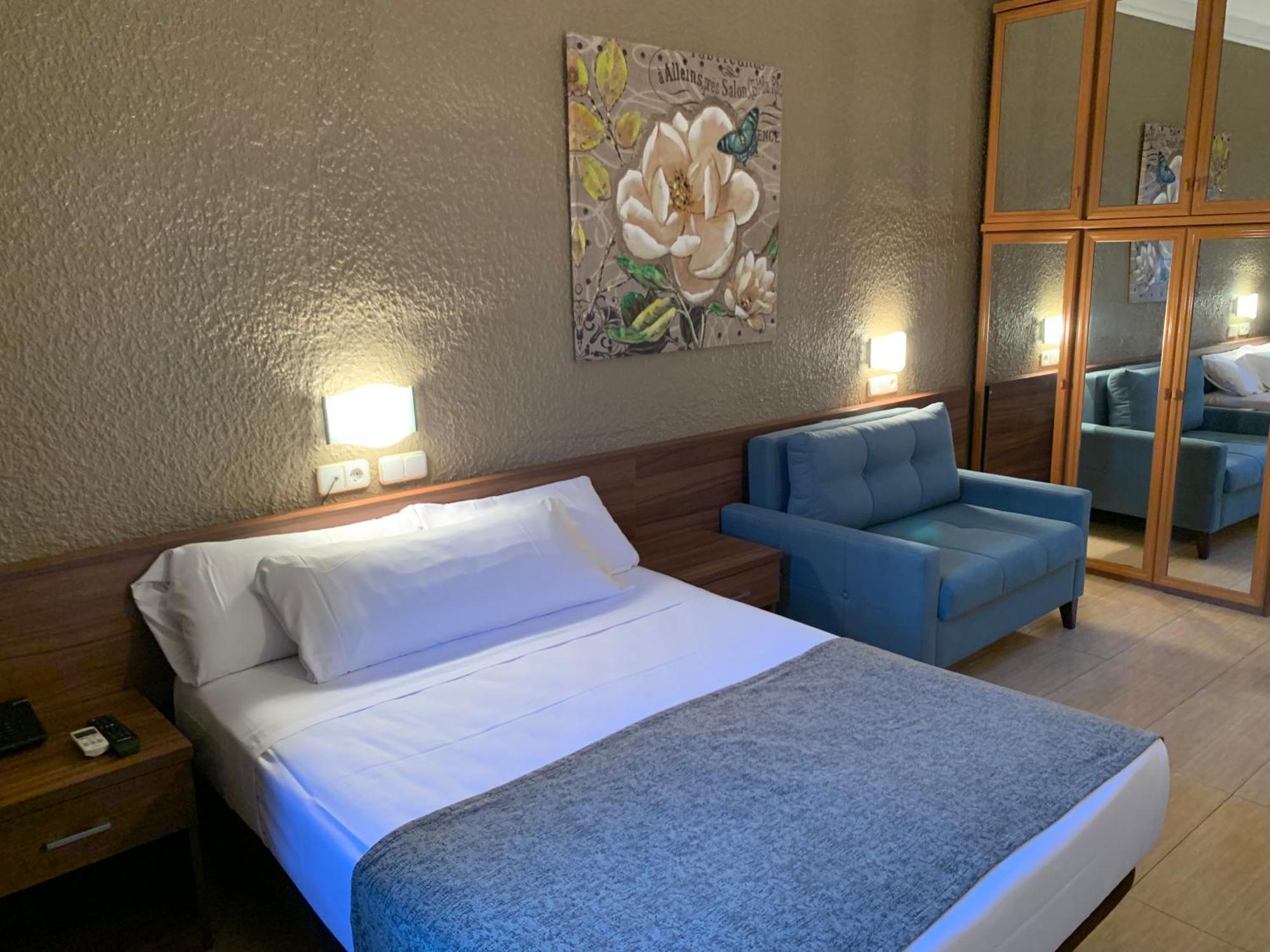 Pension Iznajar Барселона Экстерьер фото