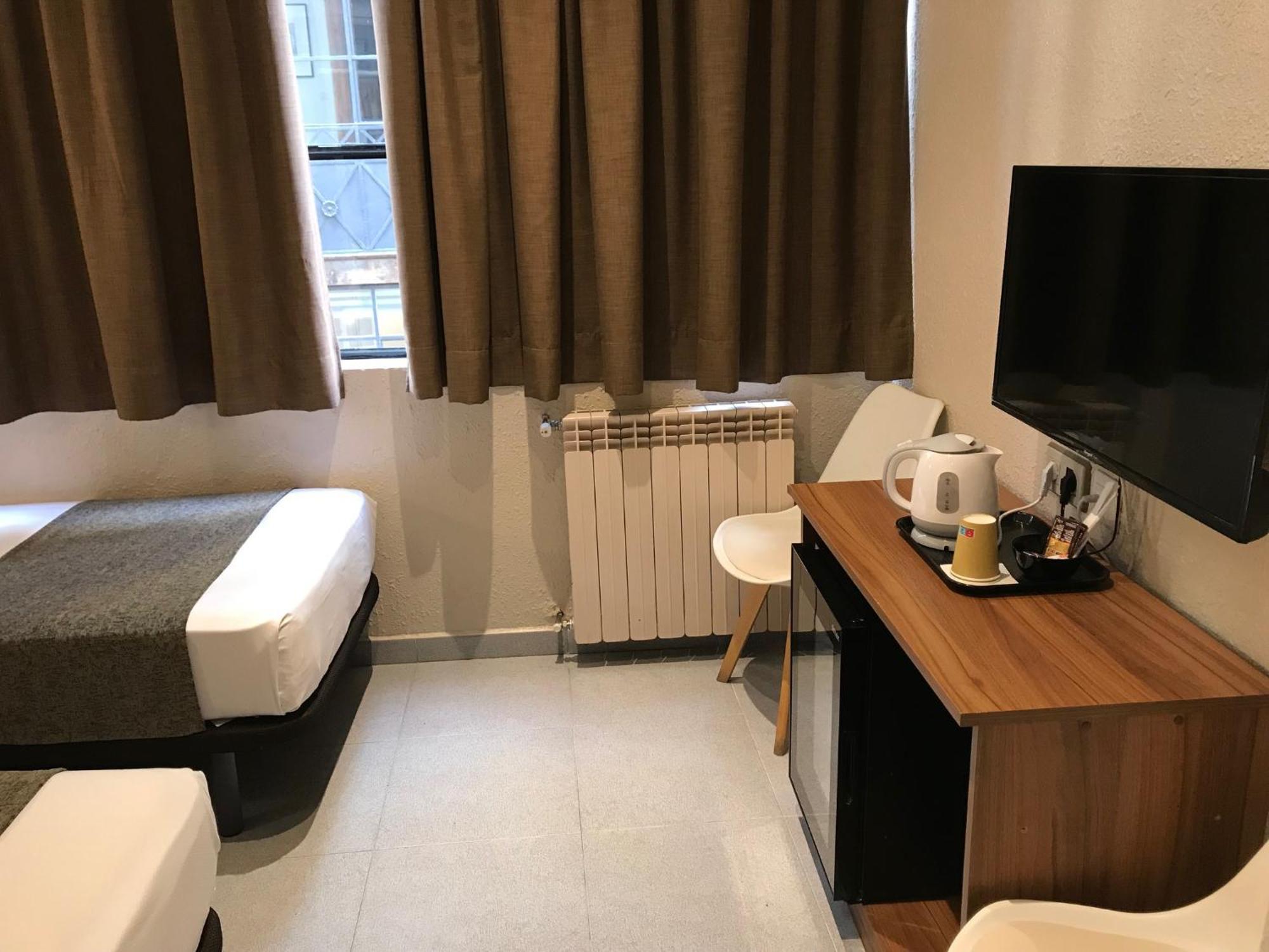 Pension Iznajar Барселона Экстерьер фото