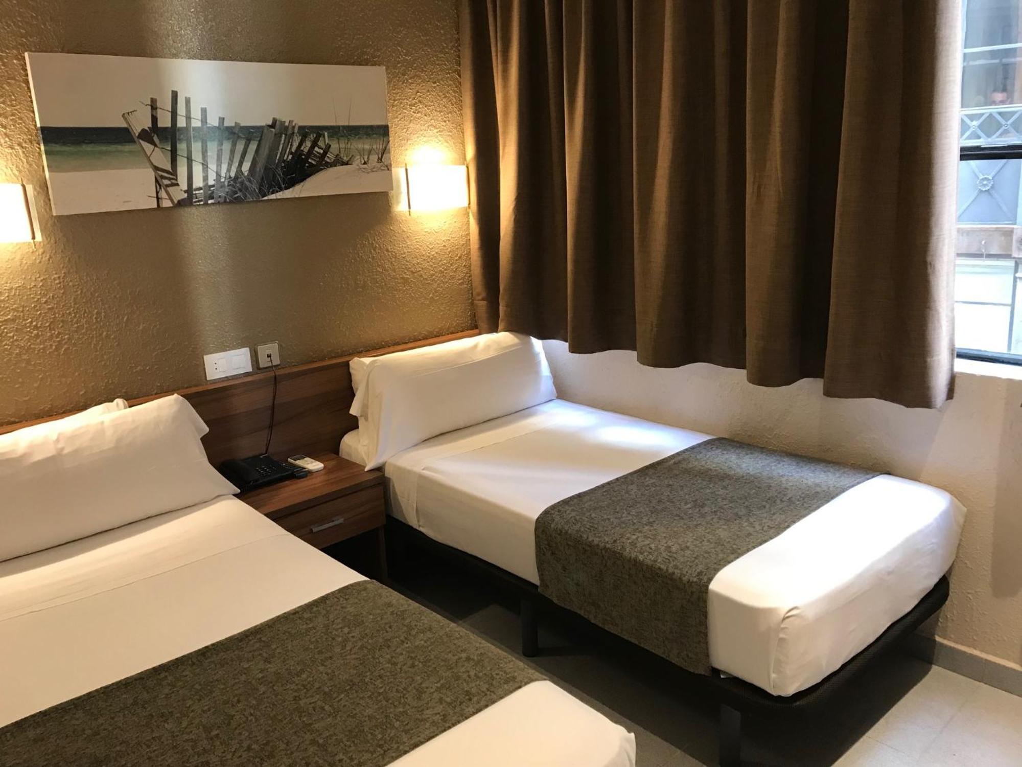 Pension Iznajar Барселона Экстерьер фото