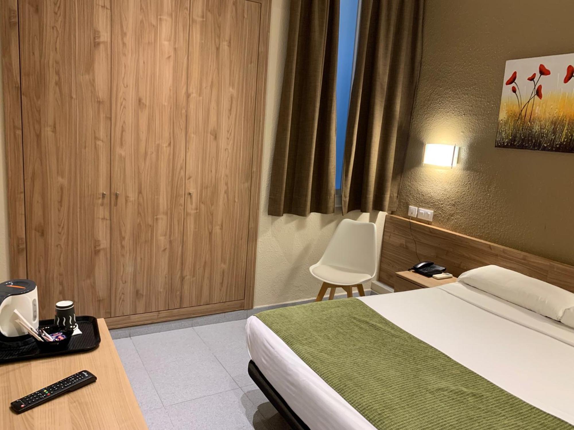 Pension Iznajar Барселона Экстерьер фото