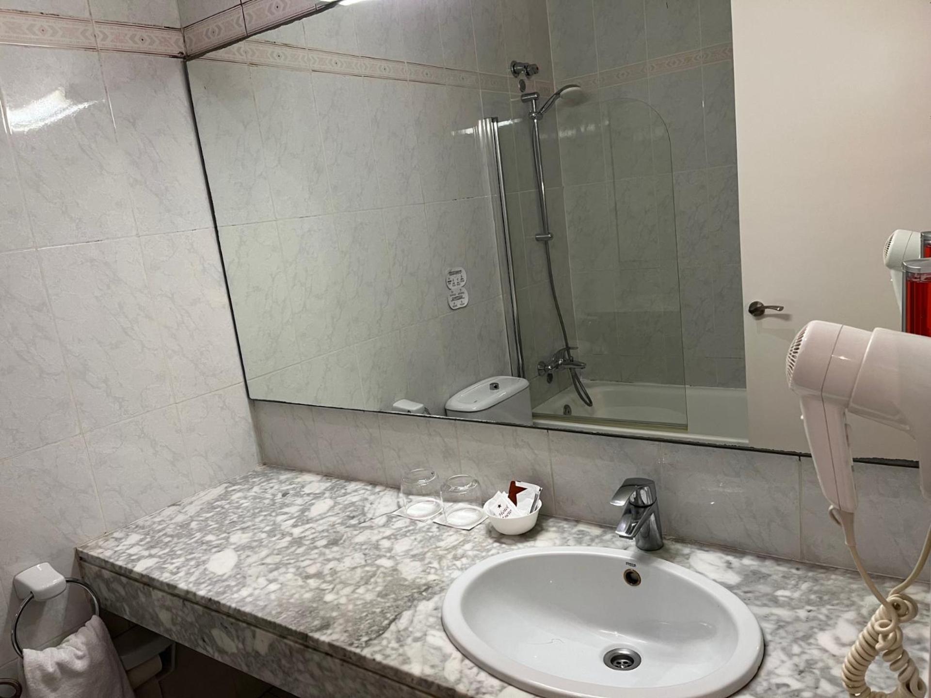 Pension Iznajar Барселона Экстерьер фото