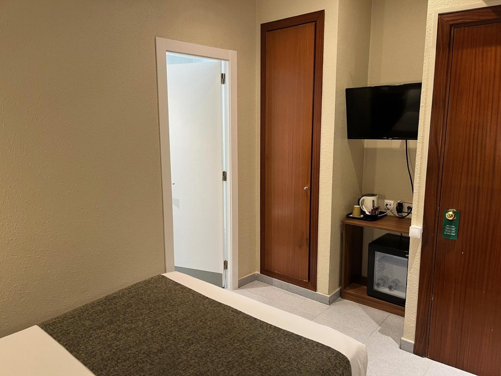 Pension Iznajar Барселона Экстерьер фото