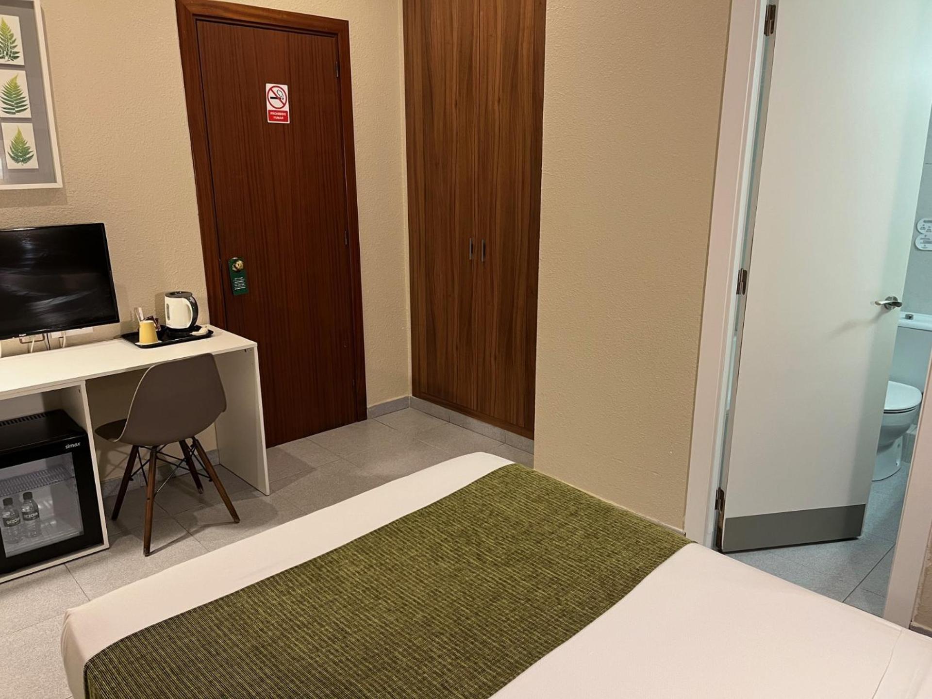 Pension Iznajar Барселона Экстерьер фото