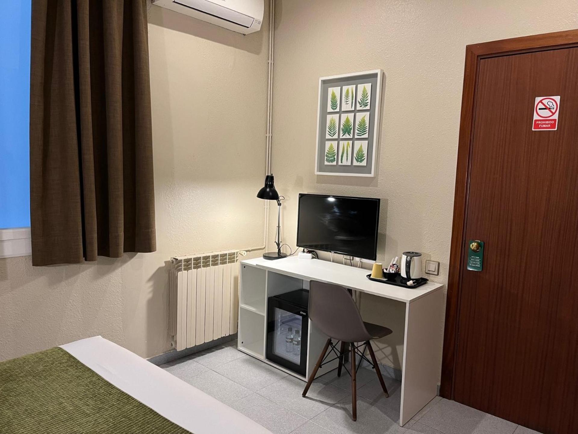 Pension Iznajar Барселона Экстерьер фото