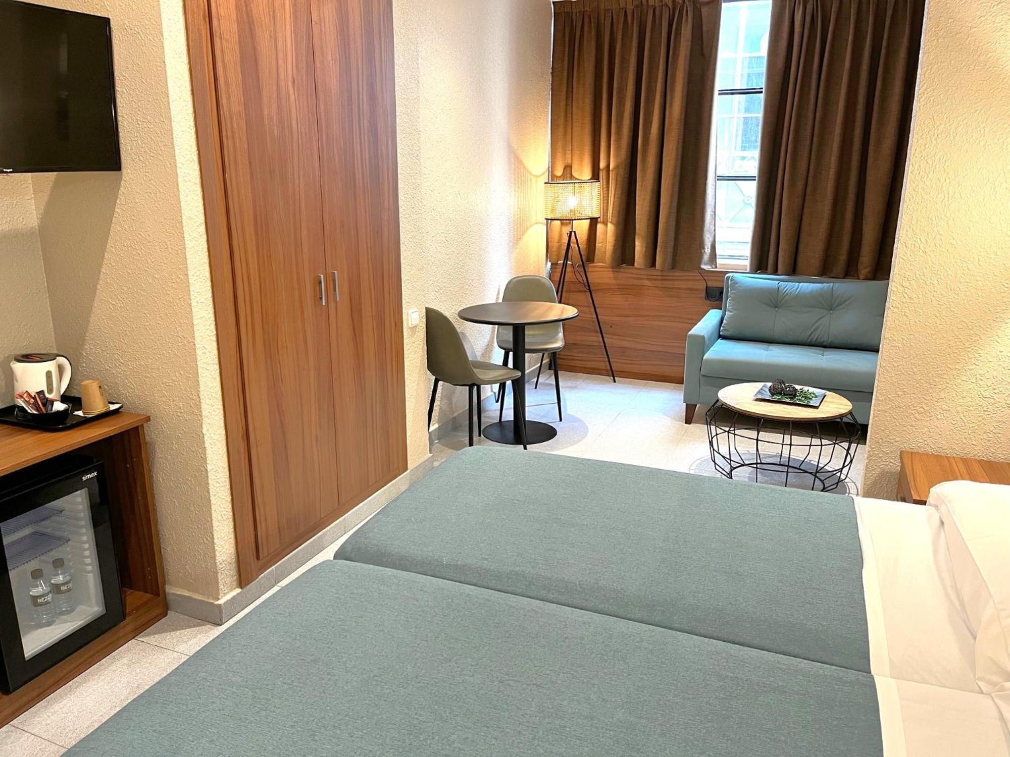 Pension Iznajar Барселона Экстерьер фото